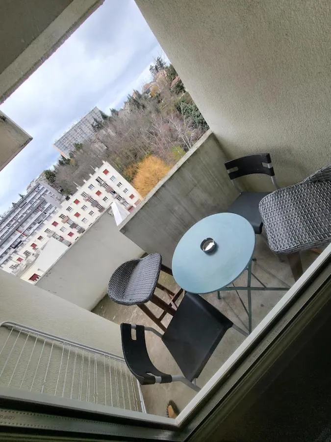Appartement tranquille cocooning parking terrasse Saint-Etienne  0*, Saint-Etienne (Loire) France